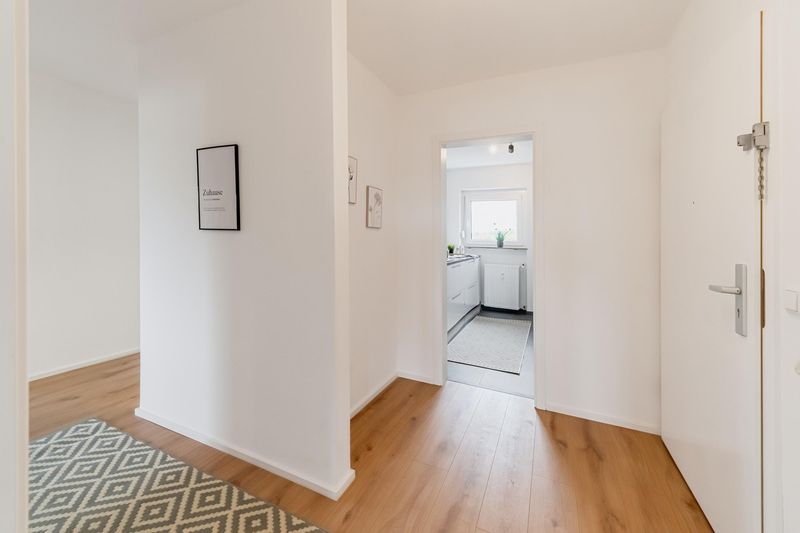 Frisch renovierte 4-Zimmer-Wohnung mit Loggia & Garage in ruhiger Lage von Ehningen